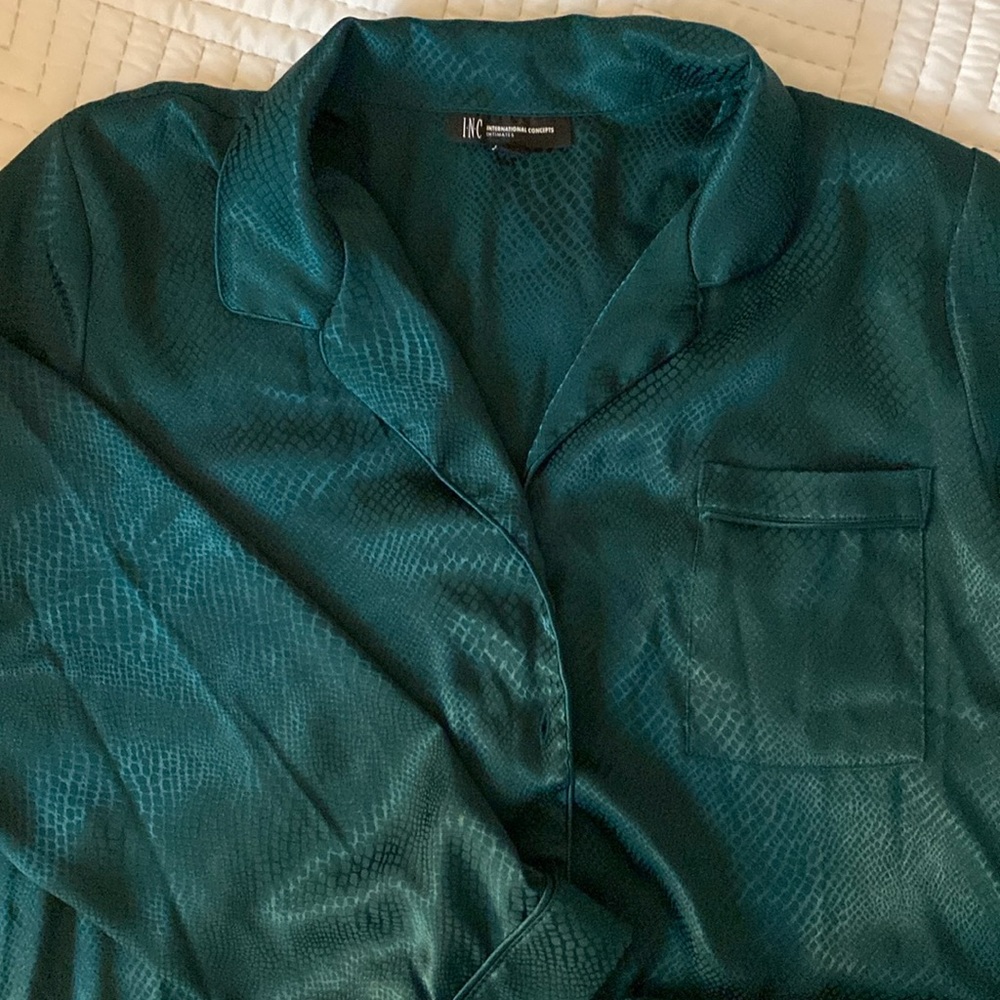 Pajamas. Size L. Silky material